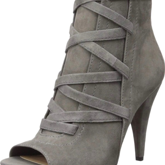 Vince Camuto Women’s Aranda Leather Shoes - Picture 3 of 7